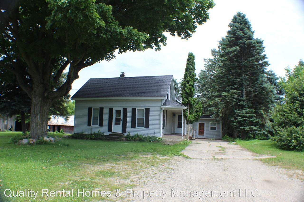 220 Park St - Photo 2 of 13