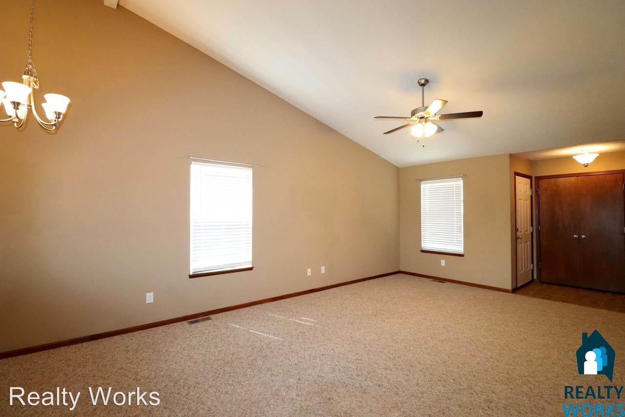 8921 Blacksmith Ct - Photo 2 of 14