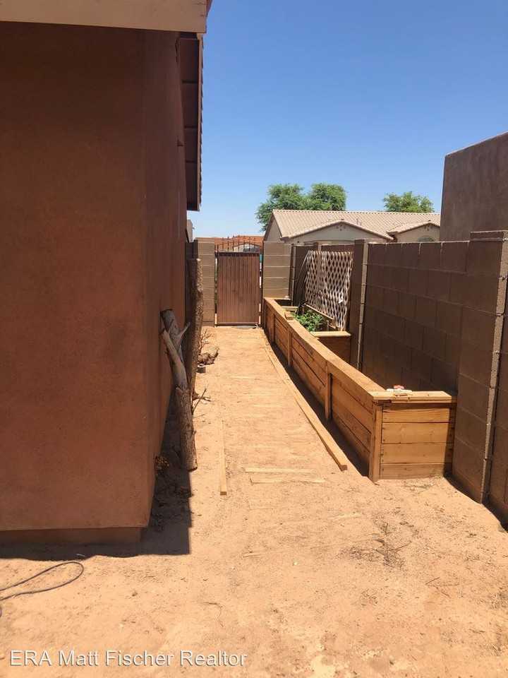 11839 E 28th Pl - Photo 3 of 13