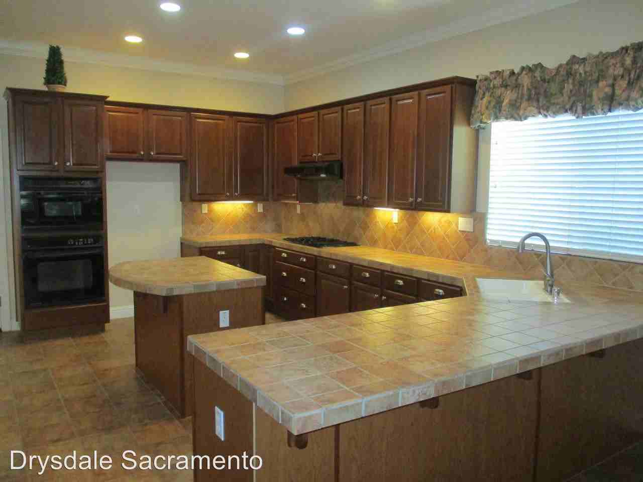 6210 Swan Ct - Photo 3 of 19