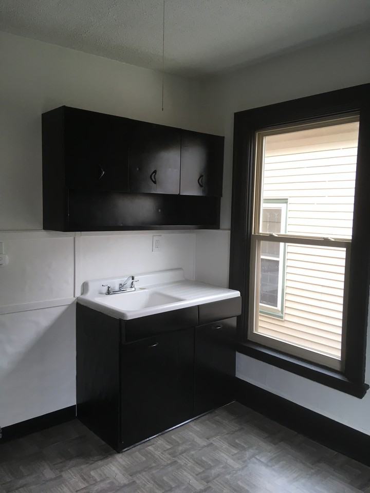 150 Macamley St #UPPER