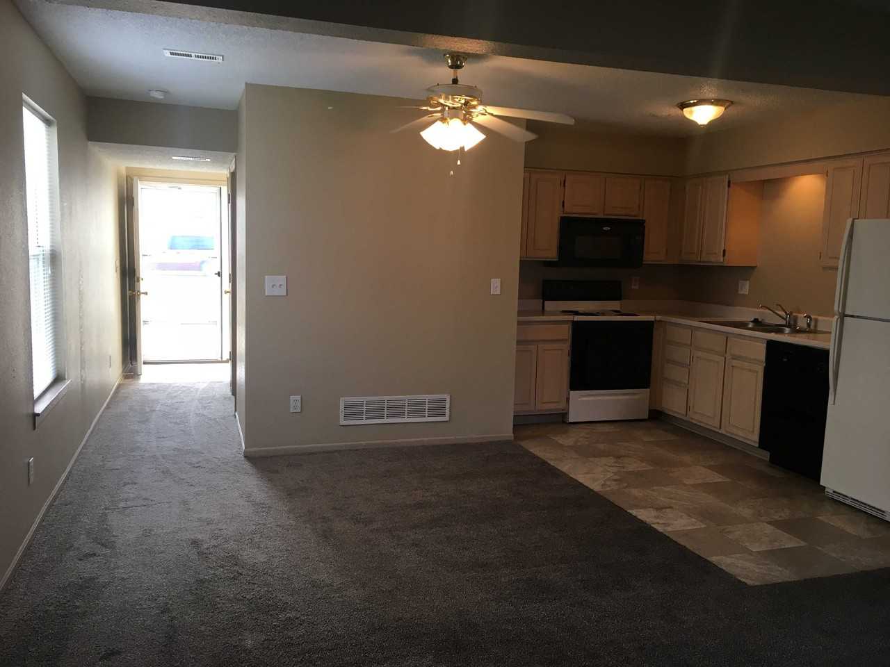 1005 Garden Way - Photo 3 of 10