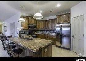 684 N Juniper Cir - Photo 3 of 17