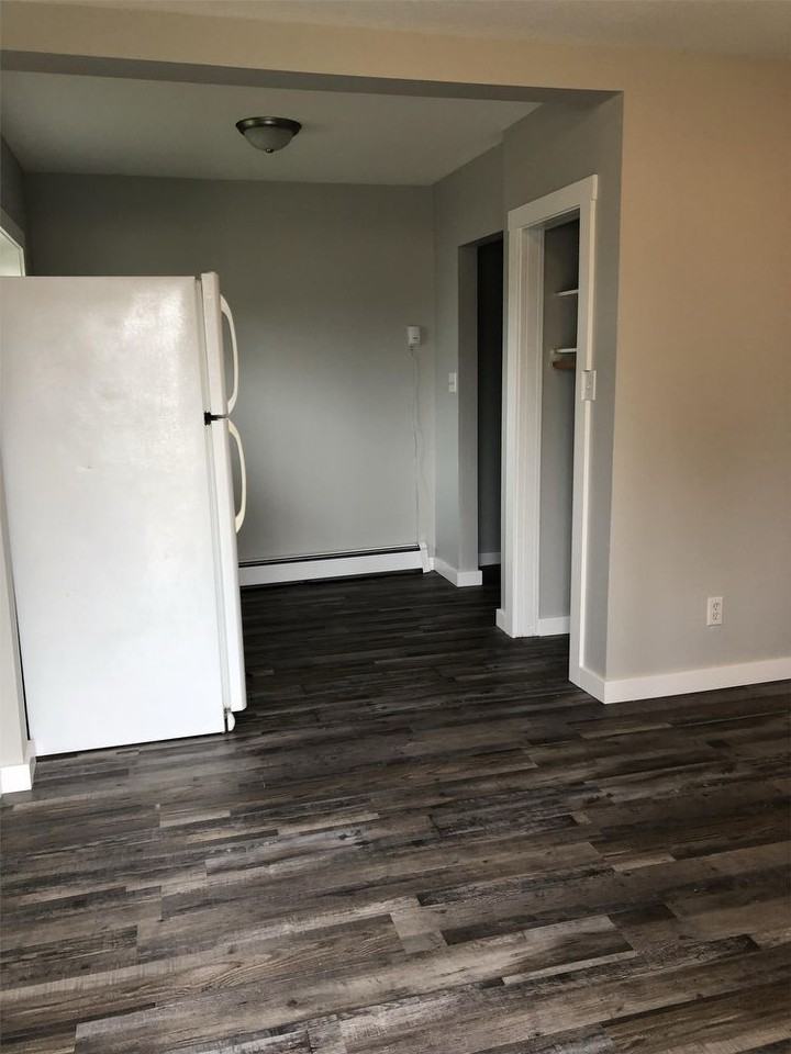 10608 100 St - Photo 2 of 9