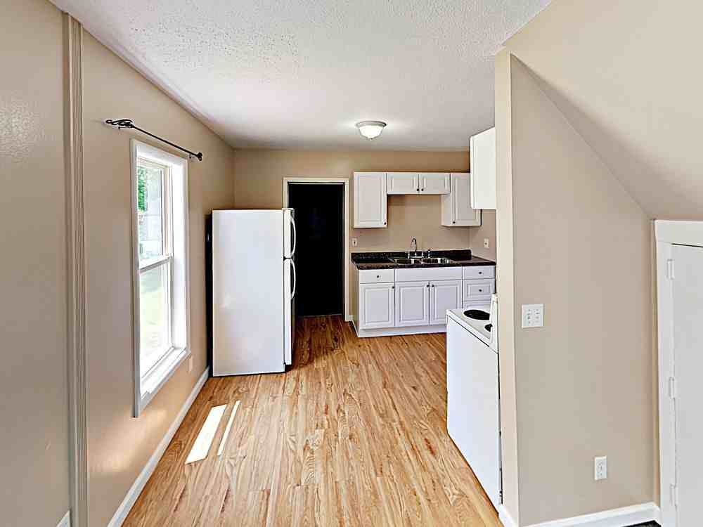 555 N Midland St - Photo 2 of 8