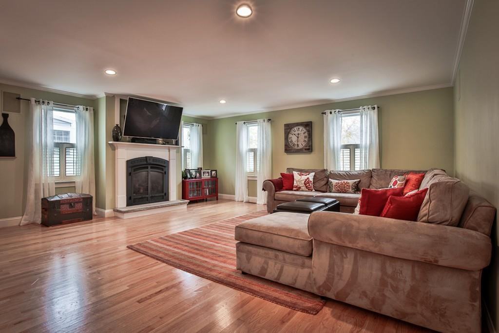 14 Pleasant St - Photo 2 of 30