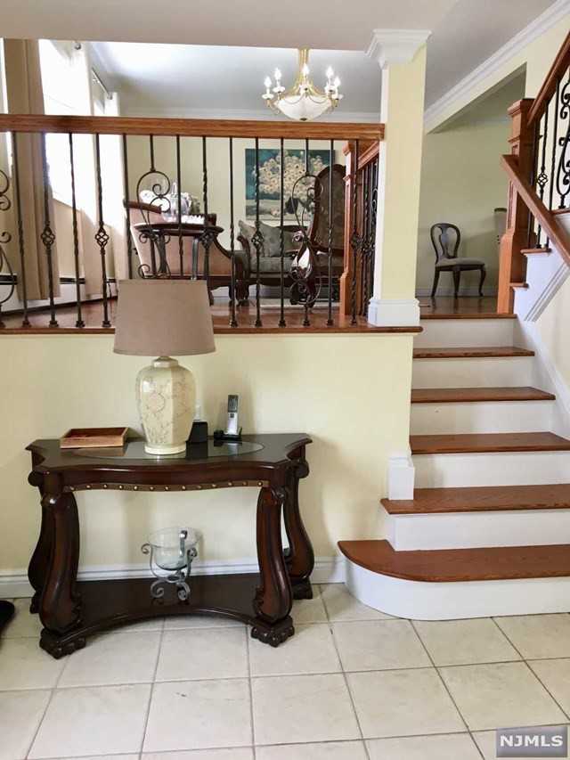 53 Somerville St - Photo 3 of 24