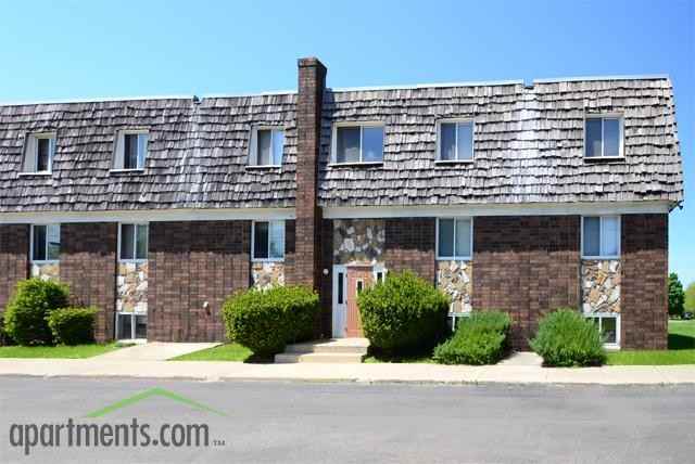 Buckingham Square Apartments - Photo 3 of 9