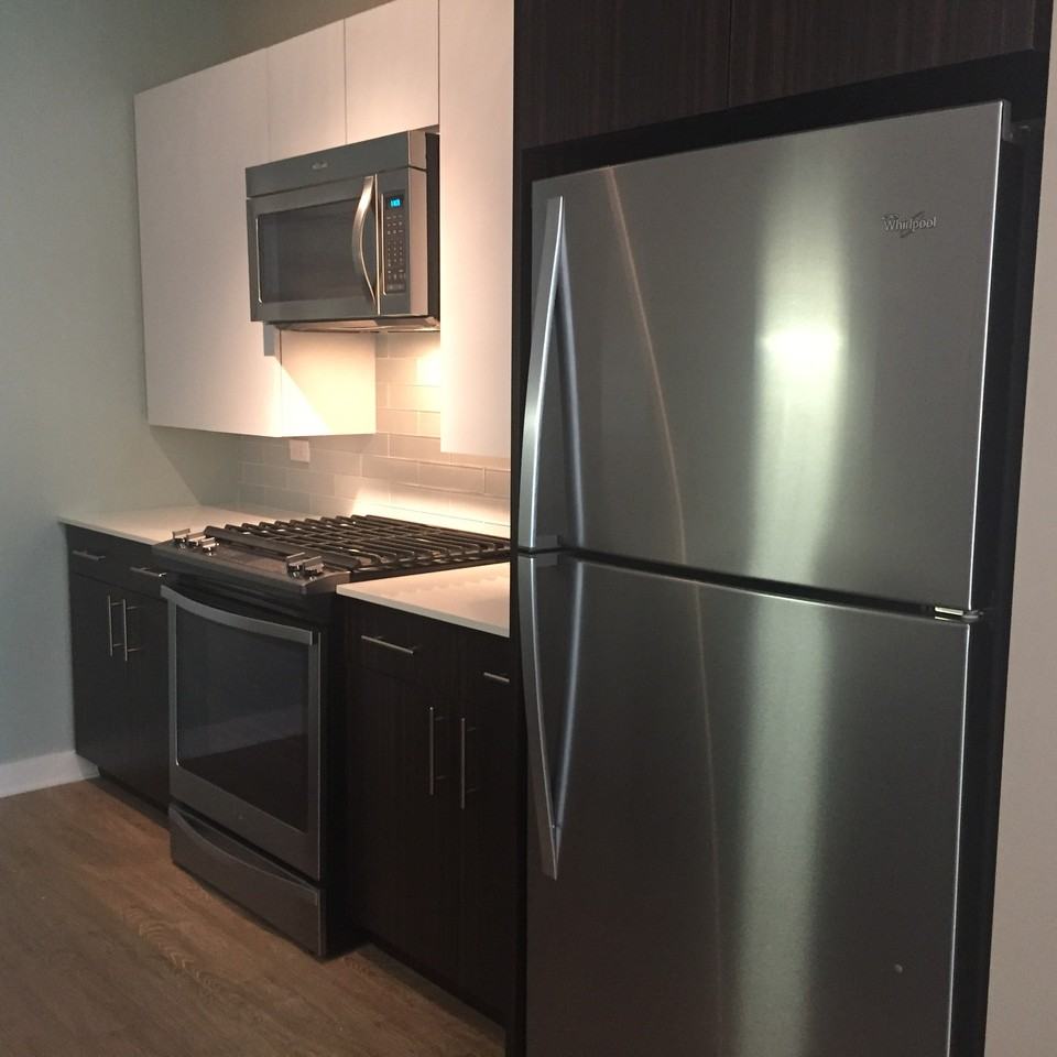 E Lake St & Michigan Ave #1809