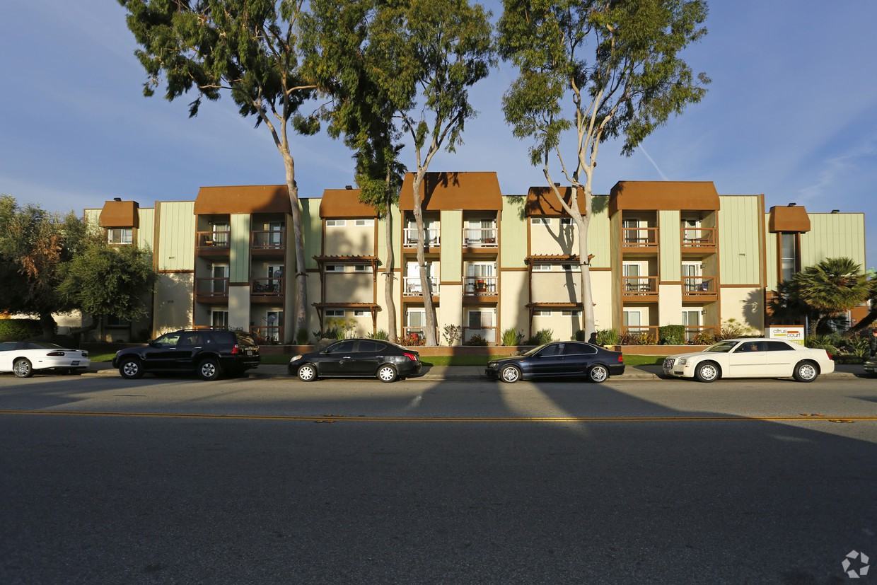 Citrus Court Apartments for Rent 8121 Broadway Blvd., Santa Fe