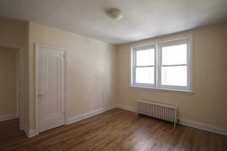 225 MacLaren Street - Photo 3 of 6