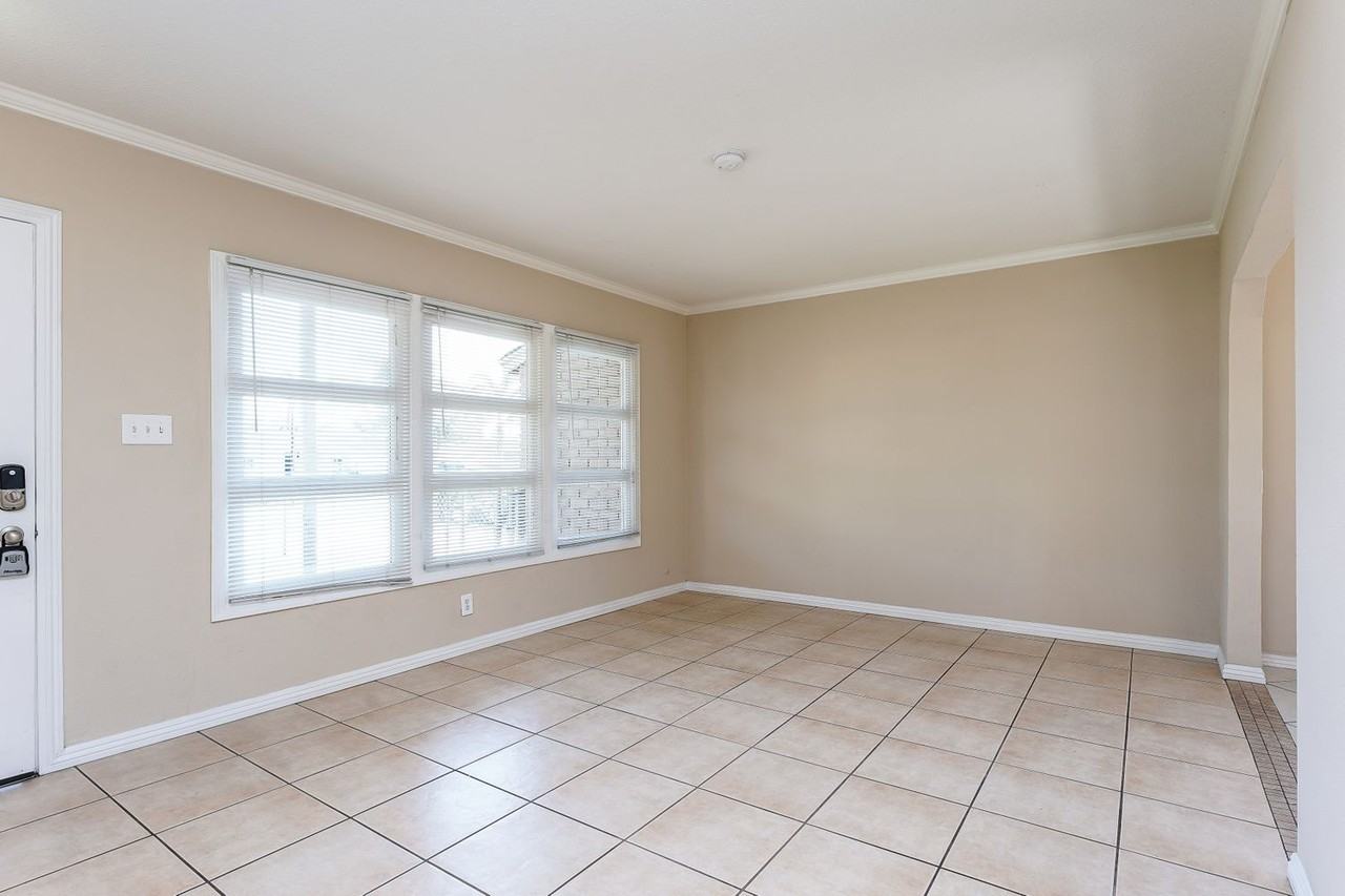 9230 Philbin Ave - Photo 3 of 15