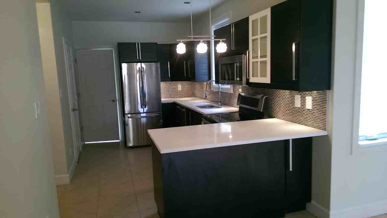 882 Somerset Street West - Photo 2 of 8