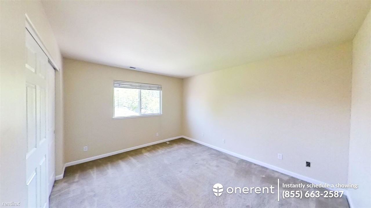 176 Rhodes Ct - Photo 2 of 17