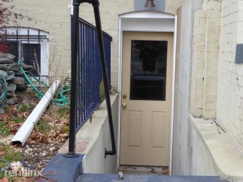 117 R St NW - Photo 2 of 11