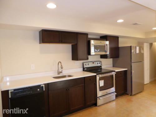117 R St NW - Photo 3 of 11