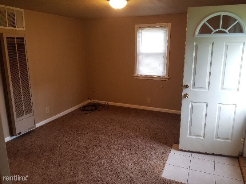 201 N Phillips St - Photo 2 of 5