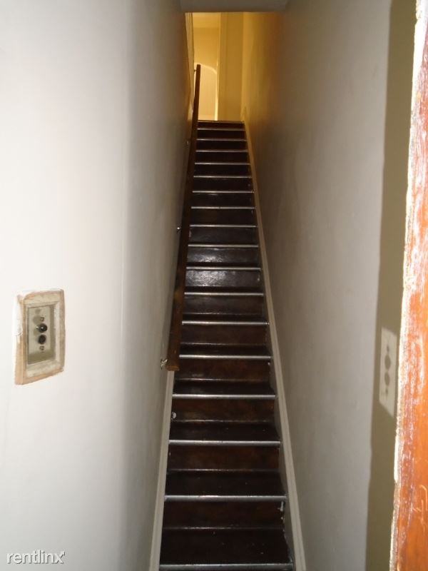 724 N 11th St - Photo 2 of 15