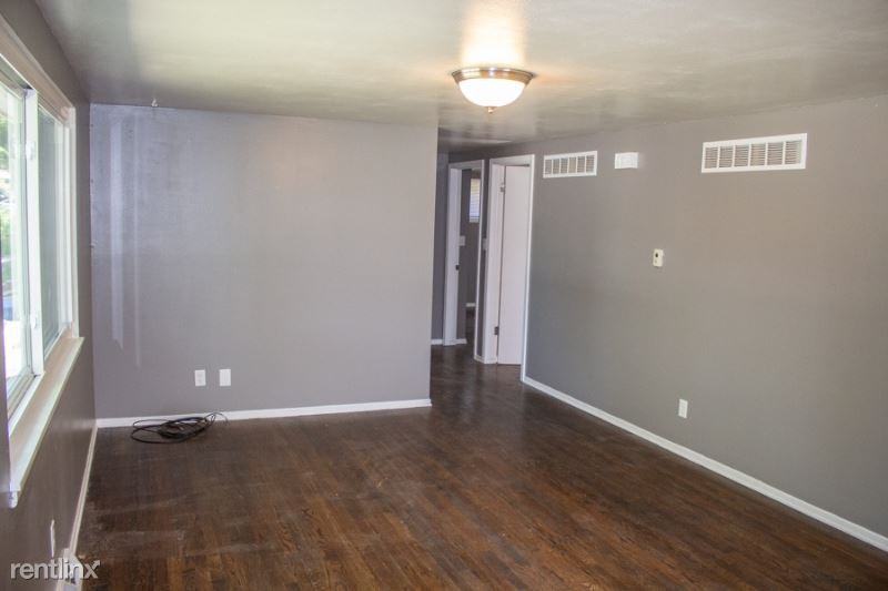 4417 N Walrond Ave - Photo 3 of 14