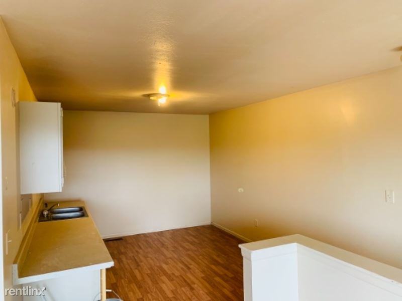 1207 Wyatt Ln - Photo 2 of 15