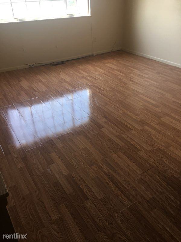 1207 Wyatt Ln - Photo 3 of 15