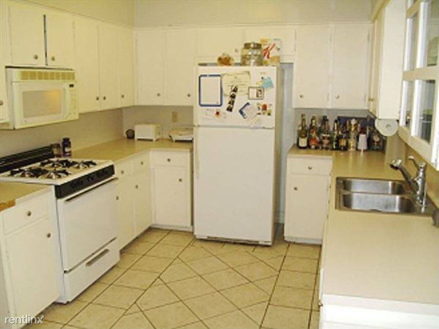 1304 Laura Ln - Photo 3 of 7