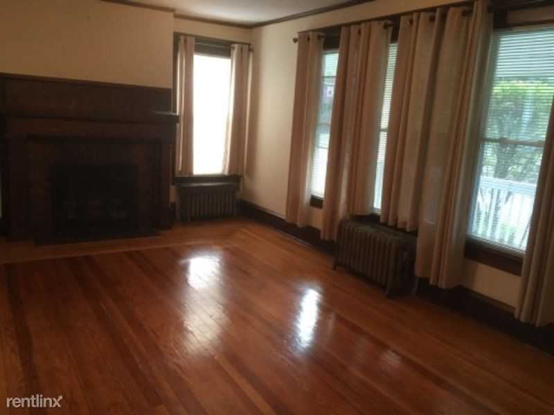 142 Lincoln St - Photo 2 of 8