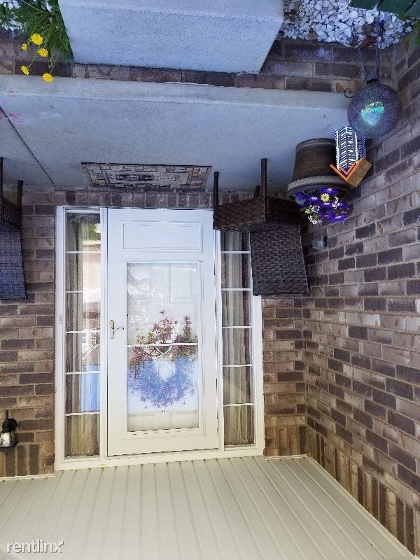 28655 Oakmonte Cir W - Photo 3 of 16