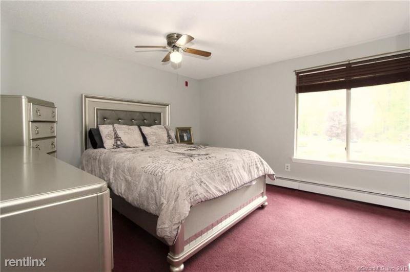 22 Amato Dr - Photo 3 of 25