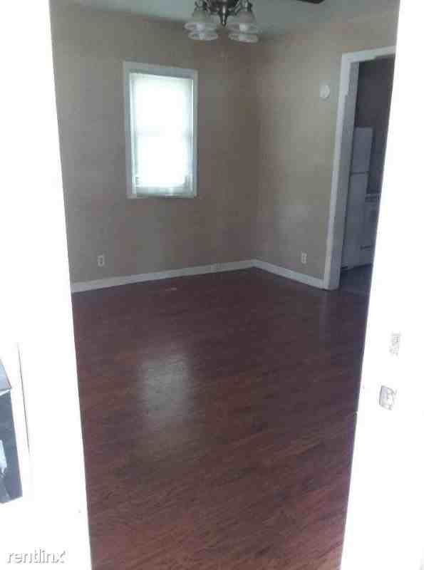 320 S 2nd St - Photo 3 of 6