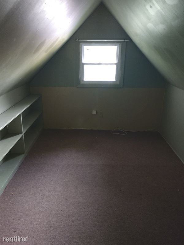 140 S Leonard St - Photo 2 of 6