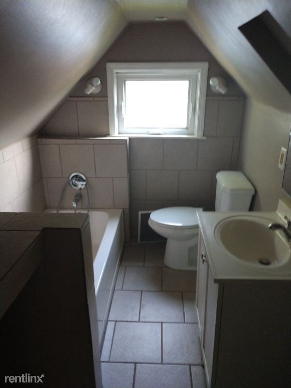 140 S Leonard St - Photo 3 of 6