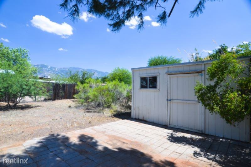 15934 N Anchor Ave - Photo 2 of 13