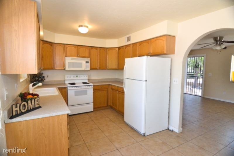 15934 N Anchor Ave - Photo 3 of 13