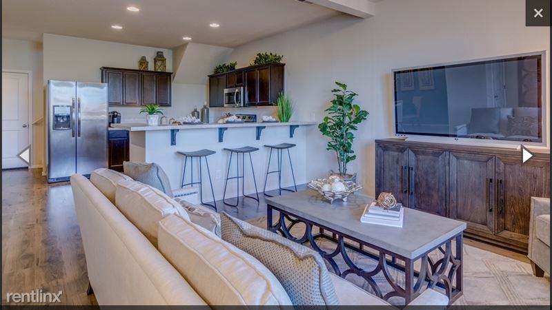 2322 SE 16th St - Photo 3 of 18