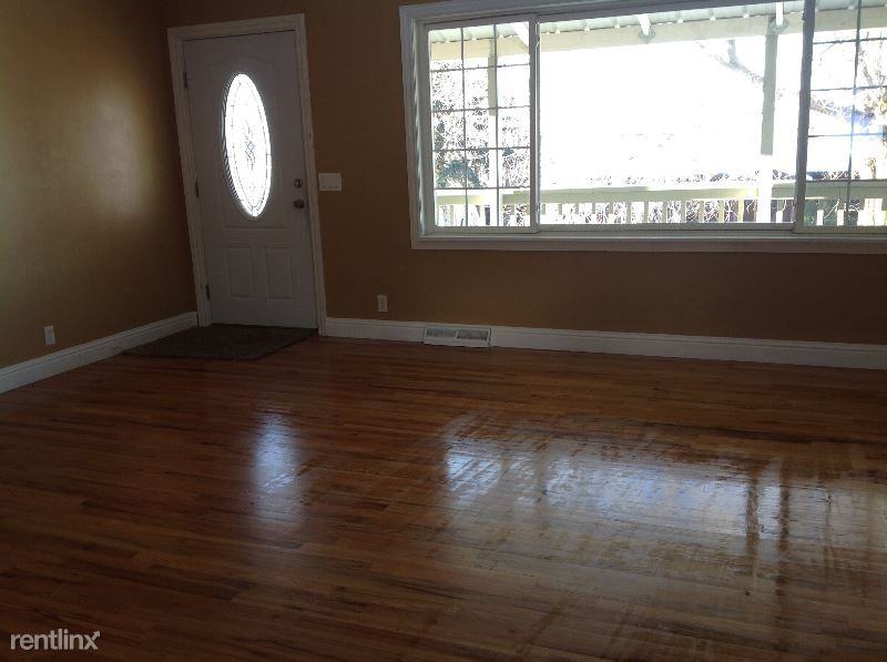 2619 Southhills Dr - Photo 2 of 19