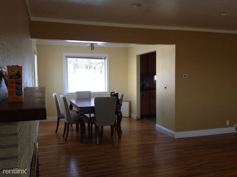 2619 Southhills Dr - Photo 3 of 19