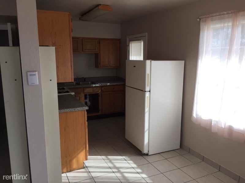 427 Emerson St - Photo 2 of 7