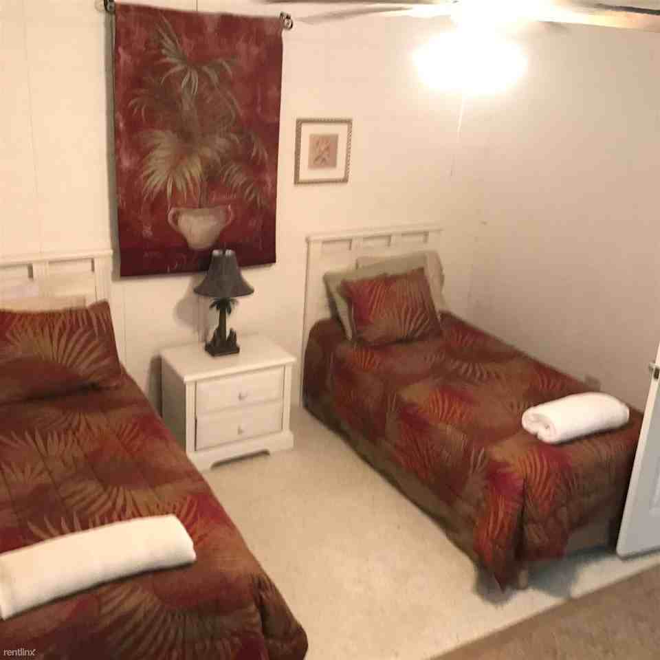 850 Shelter Bay Dr - Photo 3 of 8