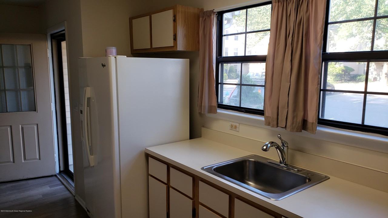 601 Violet Ln - Photo 2 of 24