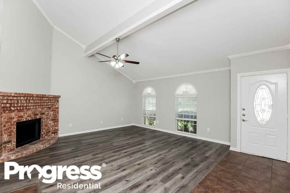 1716 Whispering Cove Trl - Photo 3 of 16