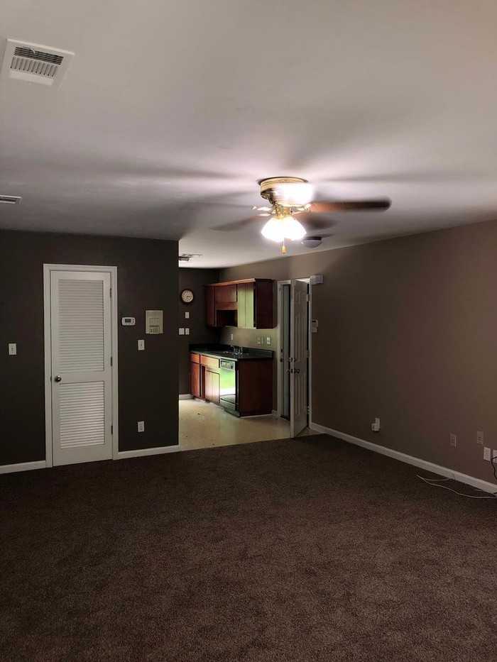 3012 Thomas Rd - Photo 3 of 14