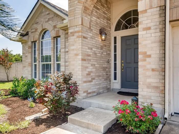 20204 Mustang Island Cir - Photo 2 of 19