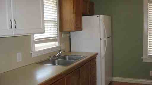 2345 Custer Ave - Photo 3 of 11