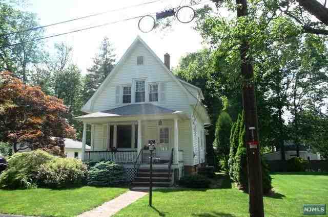 76 Pleasant St - Photo 2 of 11