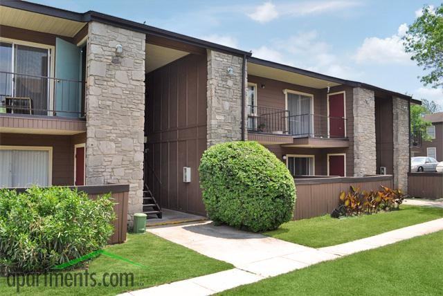 Fairway Manor Apartments - Photo 3 of 15