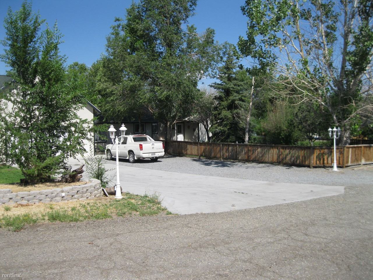 1052 Arroyo Dr - Photo 3 of 20