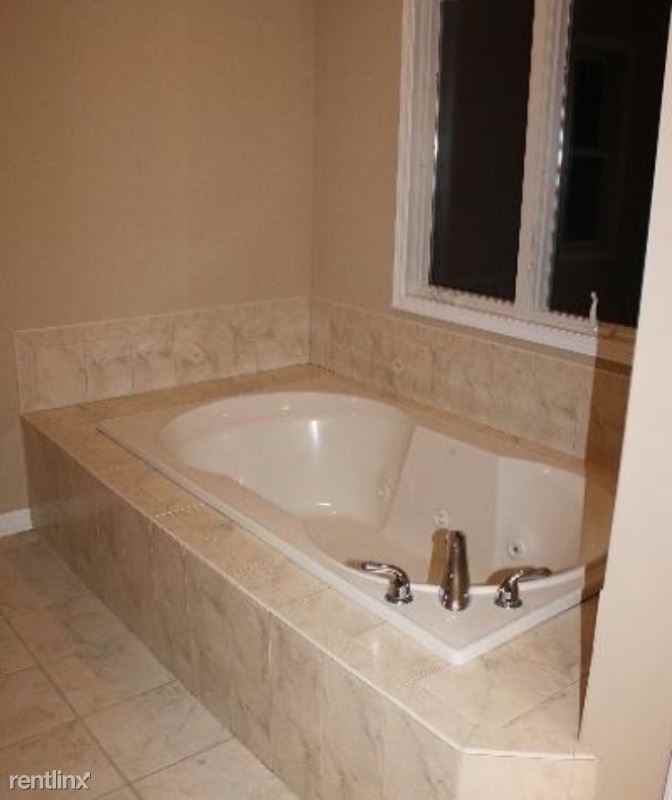 25 Stonehedge Dr - Photo 2 of 12