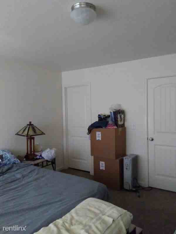 72 27th St - Photo 3 of 15