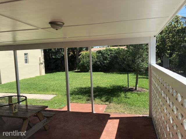 316 Gulfstream Blvd - Photo 3 of 10